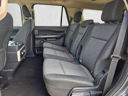 Used 2024 Ford Expedition XLT RWD image 18