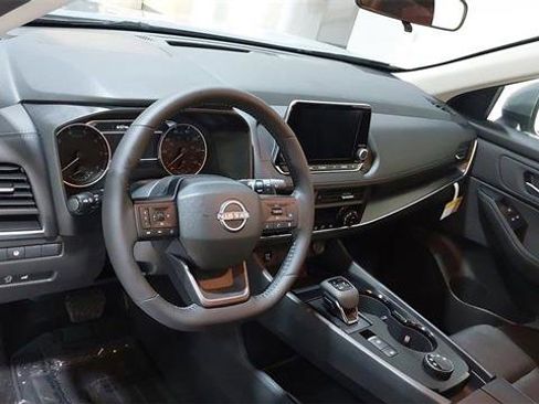 Used 2026 Nissan Rogue SV AWD/4WD image 19
