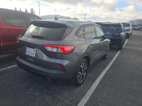 Used 2021 Ford Escape SE w/ SE Sport Appearance Package image 4