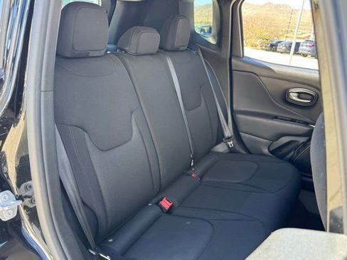 Used 2023 Jeep Renegade Latitude AWD/4WD image 31