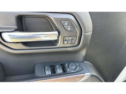 Used 2020 Chevrolet Silverado 1500 High Country w/ Technology Package AWD/4WD image 19