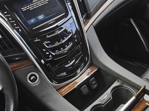 Used 2020 Cadillac Escalade Premium Luxury image 20