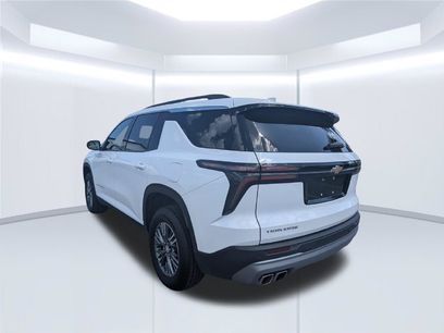 Used 2025 Chevrolet Traverse LT