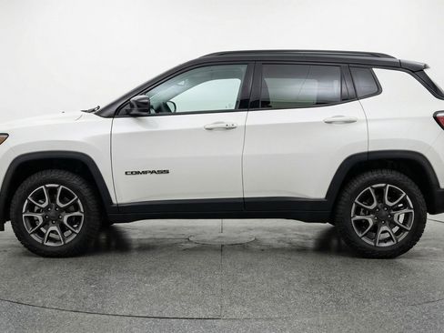 Used 2025 Jeep Compass Trailhawk AWD/4WD image 5