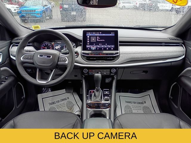 Used 2023 Jeep Compass Latitude w/ Sun and Sound Group AWD/4WD image 9