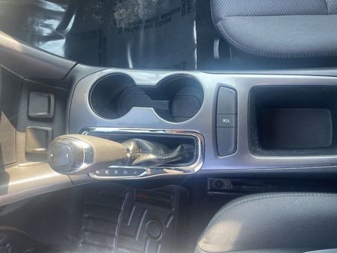 Used 2018 Chevrolet Cruze LT w/ Convenience Package image 24