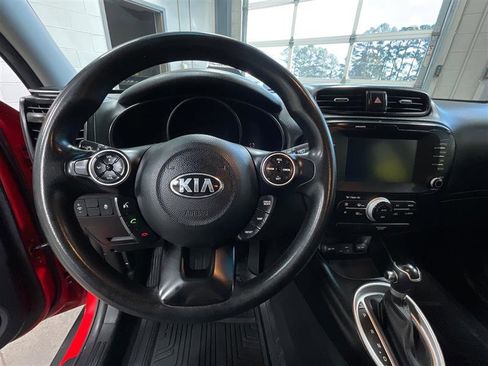 Used 2018 Kia Soul + image 12