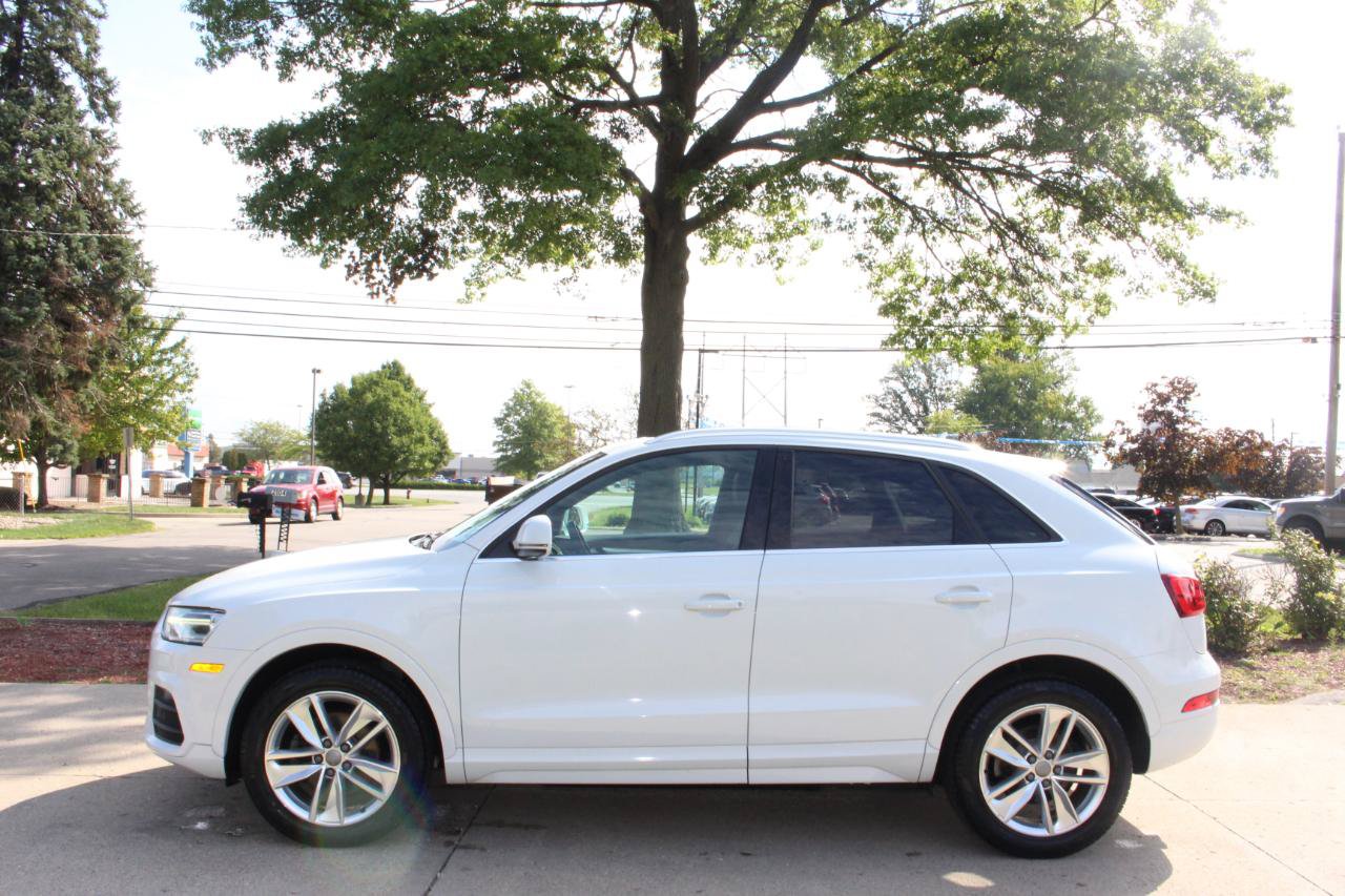 Used 2017 Audi Q3 2.0T Premium Plus w/ Premium Plus Package AWD/4WD image 6