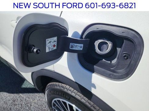 New 2025 Ford Escape SE image 17