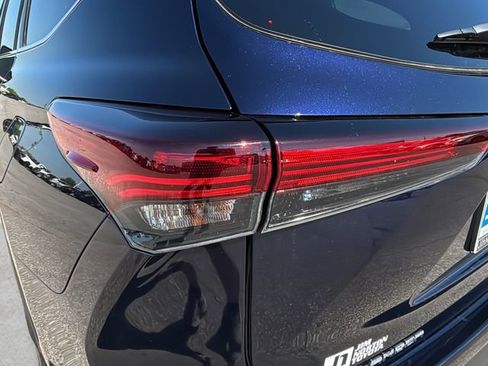 Used 2025 Toyota Highlander XLE image 28