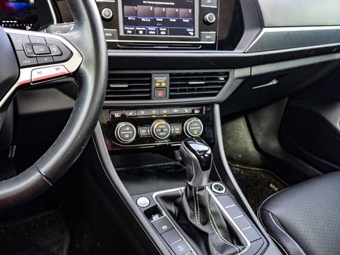 Used 2023 Volkswagen Jetta SE w/ Panoramic Sunroof Package image 30