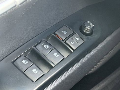 Used 2019 Toyota Camry LE image 32