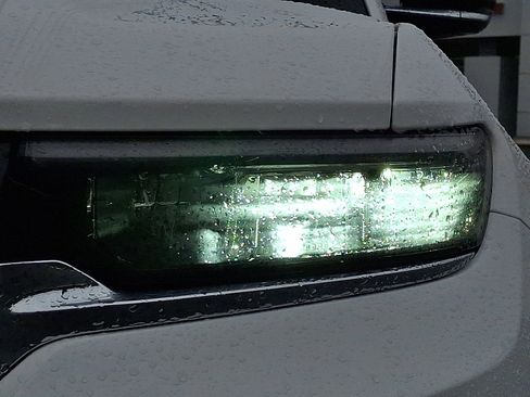 Certified 2023 Jeep Grand Cherokee Limited image 9