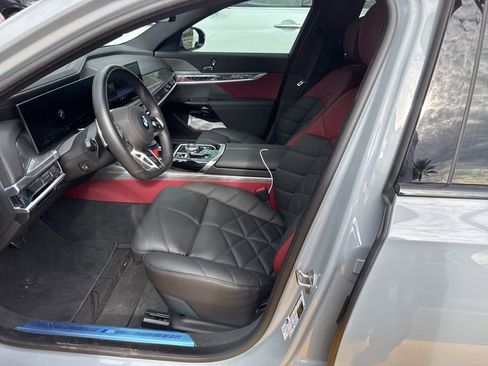 Used 2024 BMW 740i image 4