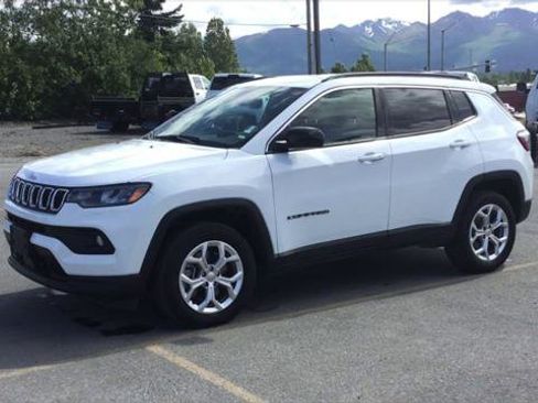 Certified 2024 Jeep Compass Latitude image 4