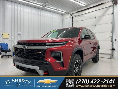 Used 2025 Chevrolet Traverse Z71 w/ Enhanced Driving Package AWD/4WD image 6
