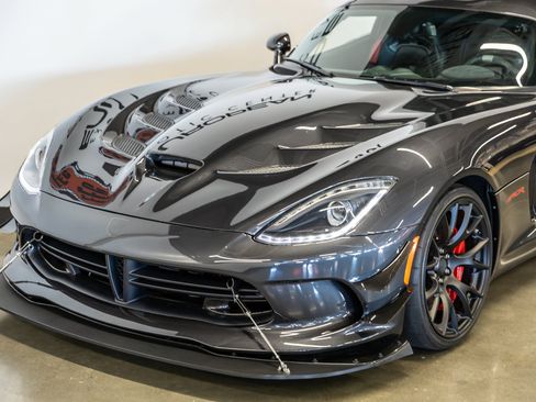 Used 2016 Dodge Viper ACR w/ Exterior Carbon Fiber Package RWD image 17