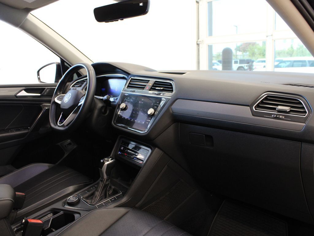 Used 2022 Volkswagen Tiguan SE AWD/4WD image 19
