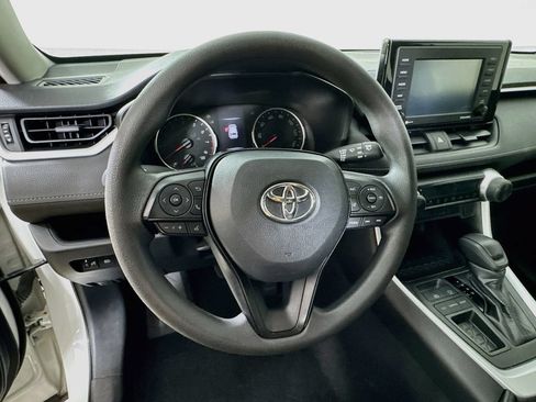 Used 2020 Toyota RAV4 LE FWD image 11