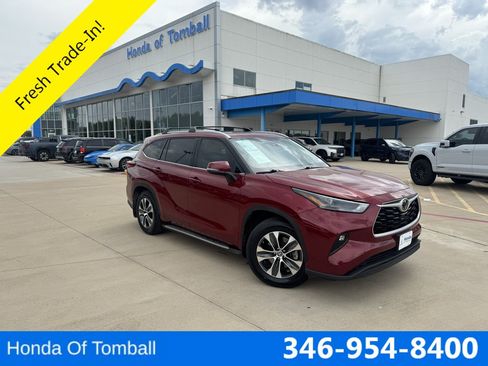Used 2022 Toyota Highlander XLE FWD image 1