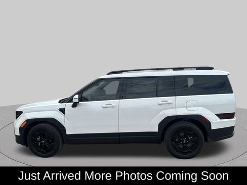 Used 2024 Hyundai Santa Fe SEL FWD image 2