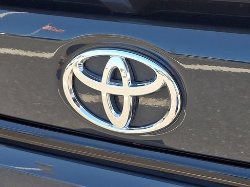 Used 2023 Toyota Corolla SE w/ Carpet Mat Package (TMS) FWD image 30