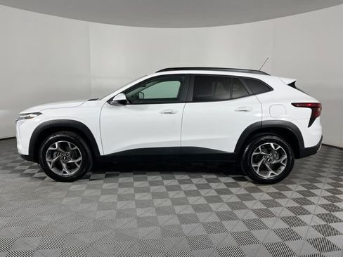 Used 2024 Chevrolet Trax LT w/ Driver Confidence Package FWD image 7