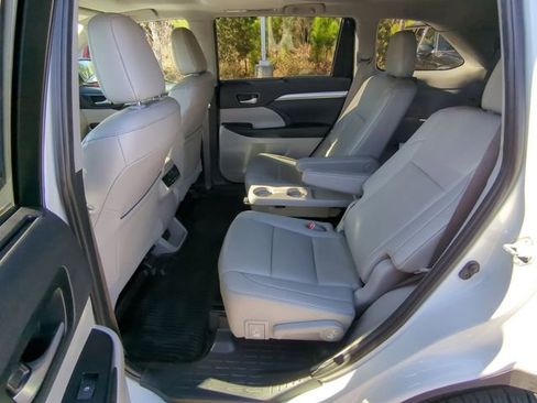 Used 2019 Toyota Highlander XLE image 34