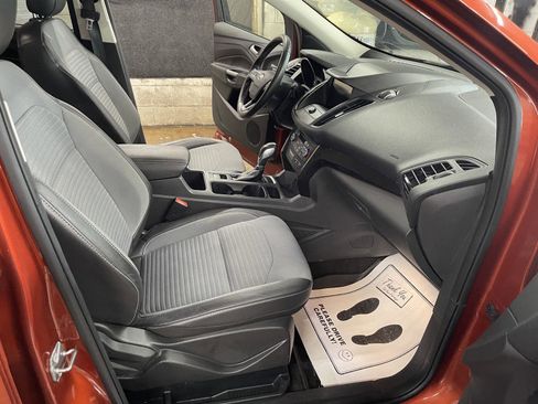 Used 2019 Ford Escape SE image 24