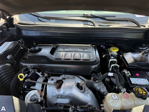 Used 2019 Jeep Cherokee Limited w/ Luxury Group image 31