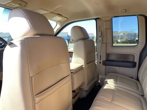 Used 2014 Ford F150 Lariat w/ Lariat Chrome Package image 33