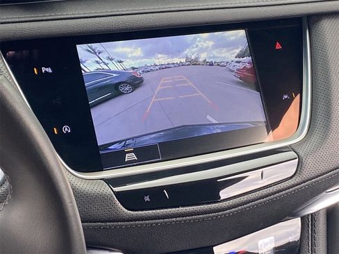 Certified 2024 Cadillac XT6 Luxury image 28