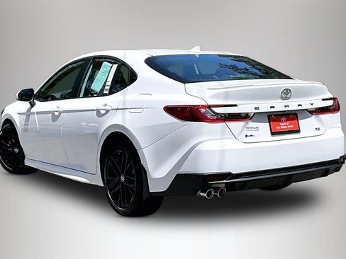 Used 2025 Toyota Camry SE FWD image 4