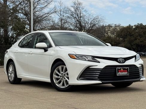 Used 2024 Toyota Camry LE image 2