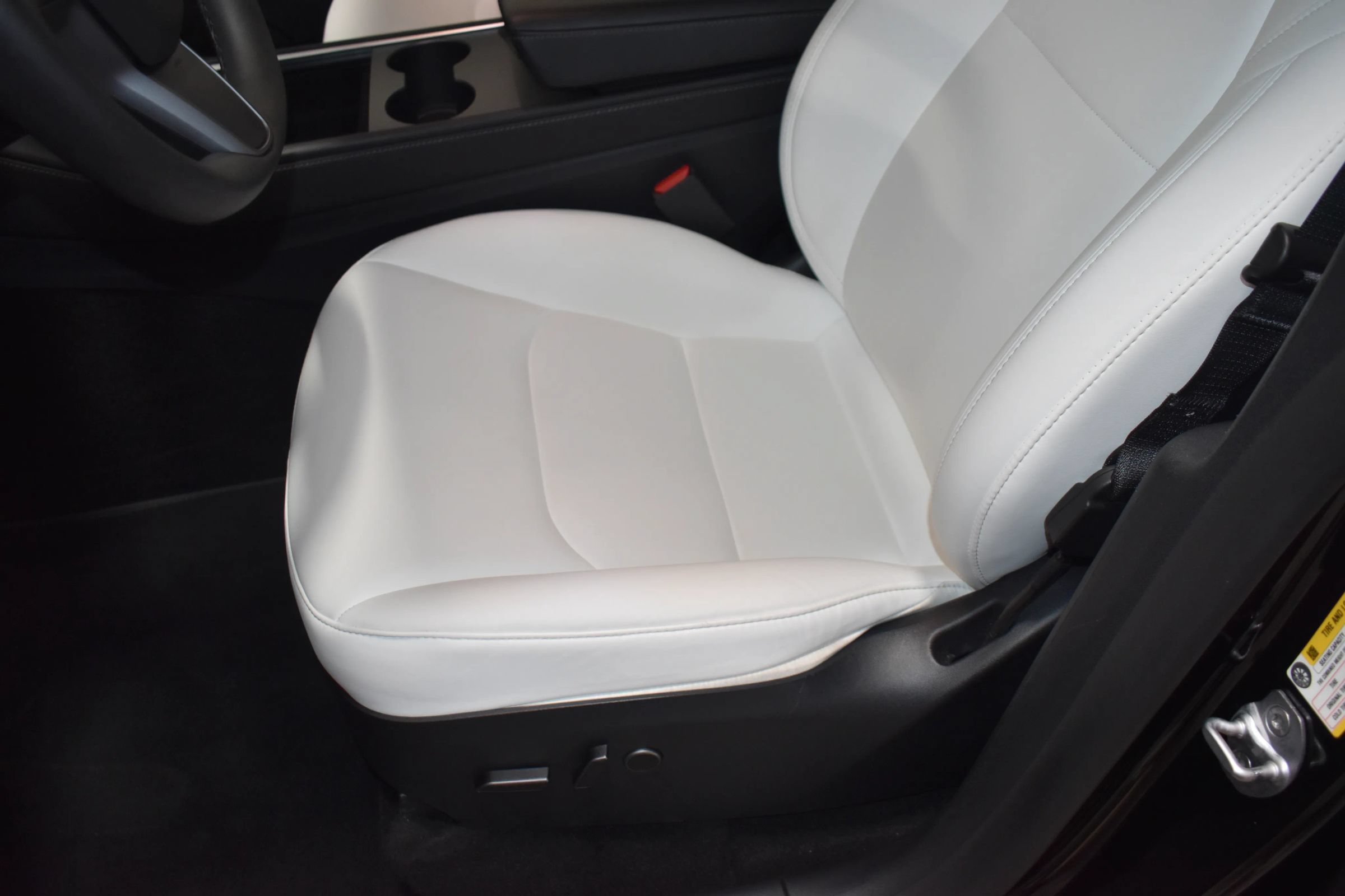 Used 2025 Tesla Model Y Long Range AWD/4WD image 11
