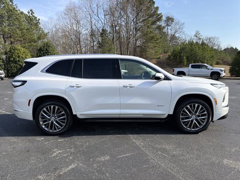 Used 2025 Buick Enclave Avenir w/ Super Cruise Package image 4