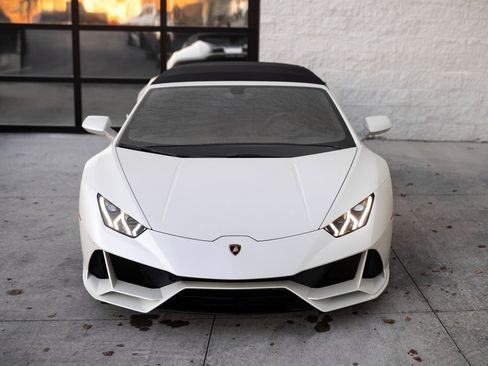 Used 2020 Lamborghini Huracan EVO image 4