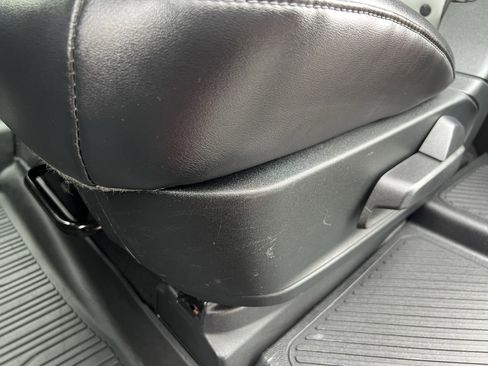 Used 2022 Ford Explorer XLT w/ Equipment Group 202A image 20