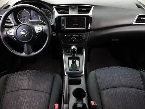 Used 2019 Nissan Sentra SV image 2
