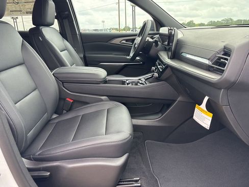 New 2026 Chevrolet Traverse LT w/ Driver Confidence Package FWD image 21