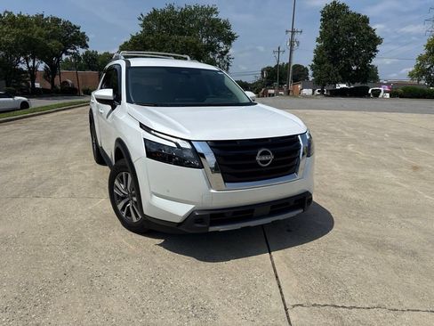 Used 2025 Nissan Pathfinder SL AWD/4WD image 5