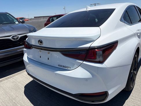 Used 2024 Lexus ES 300h F Sport w/ Accessory Package (Z1) FWD image 4