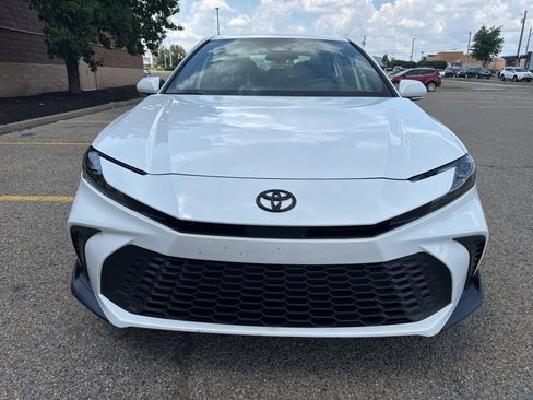 Used 2025 Toyota Camry SE AWD/4WD image 6
