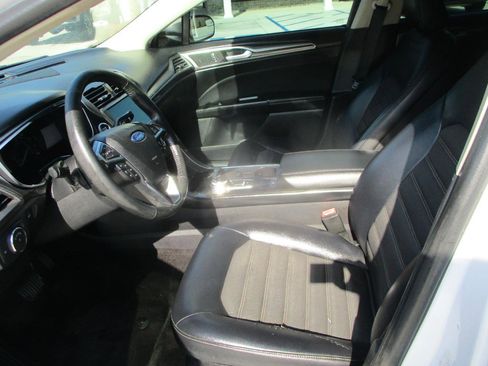 Used 2017 Ford Fusion SE w/ Equipment Group 201A image 16