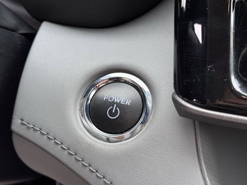 Used 2023 Toyota Highlander LE image 28