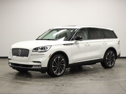 Used 2020 Lincoln Aviator Reserve w/ Equipment Group 202A image 4