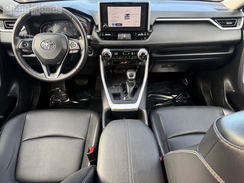 Used 2025 Toyota RAV4 XLE Premium image 27