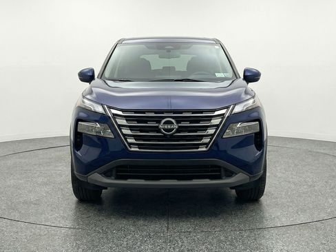 Used 2025 Nissan Rogue SV AWD/4WD image 2