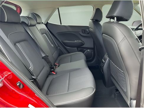 Used 2024 Hyundai Venue Limited image 25