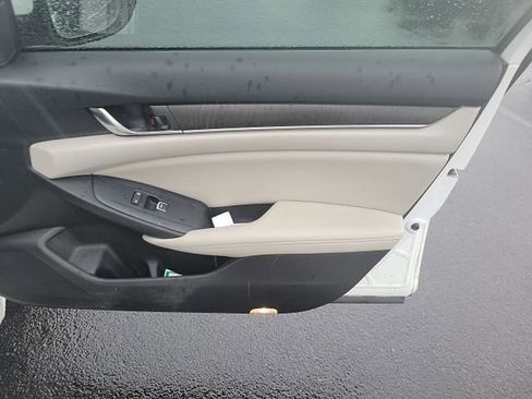 Used 2022 Honda Accord Touring image 8